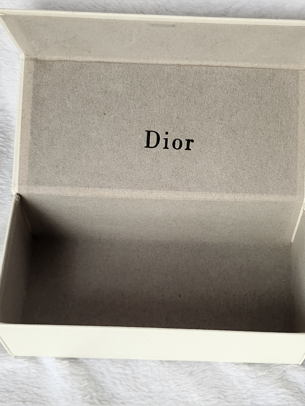 Dior Sunglass Case & Dust Bag White And Gray - Picture 5 of 13